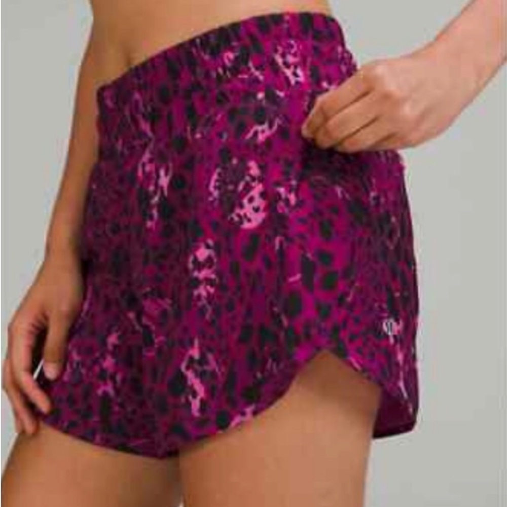 Lululemon Track That Mid-Rise Lined Short 5" Cheetah Camo Magenta Purple size 2.